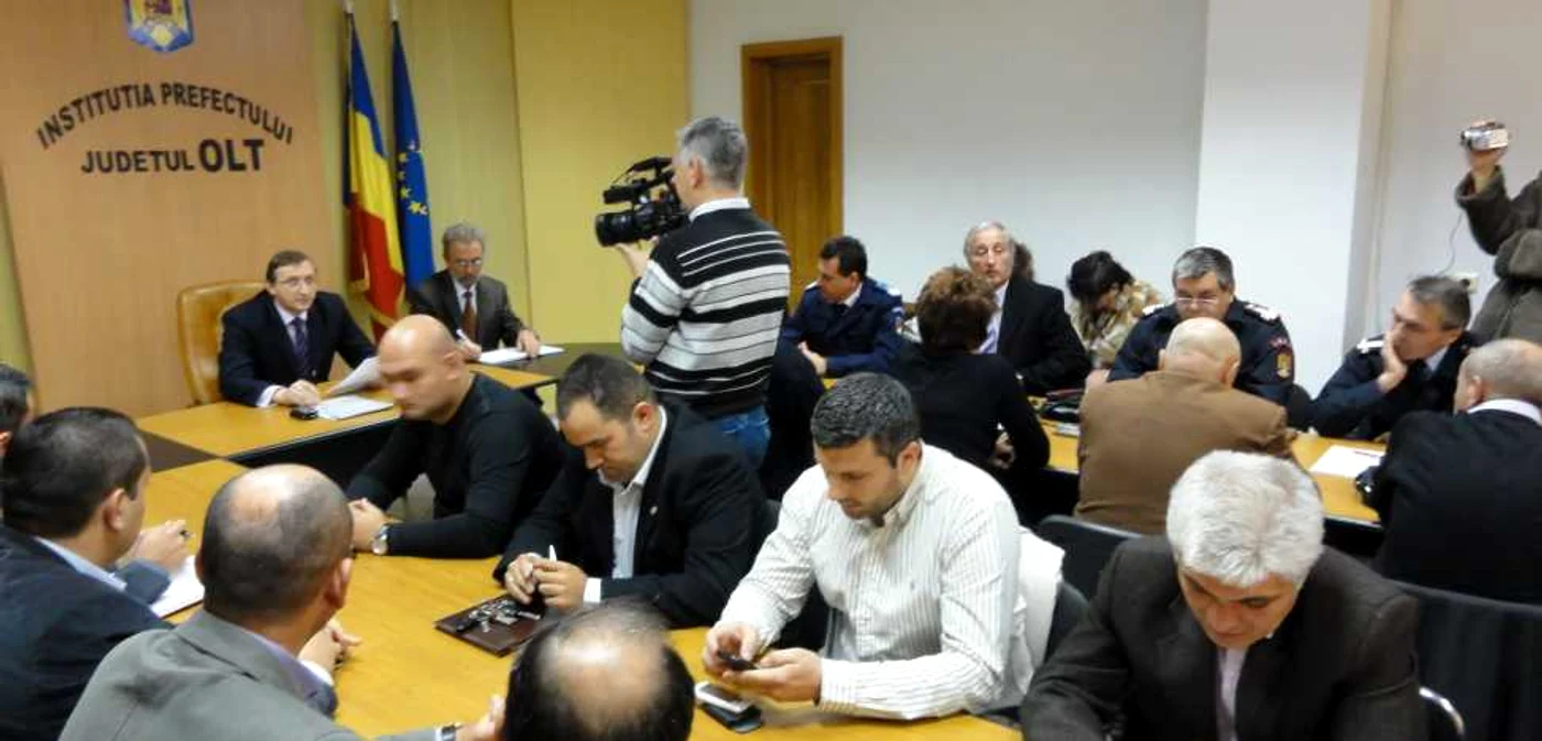 Directorii instituţiilor descentralizate au fost luaţi la rost de prefectul Moisiu
