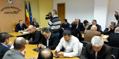 Directorii instituţiilor descentralizate au fost luaţi la rost de prefectul Moisiu