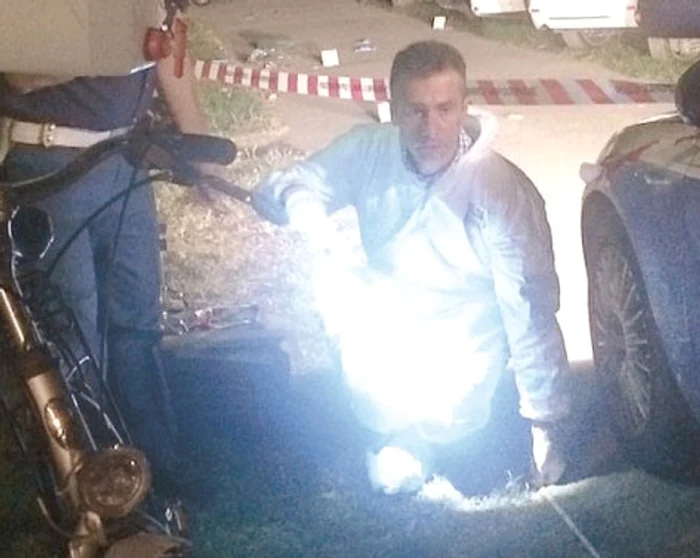 Anchetatorii au luat probe de la locul în care Mihaela a fost găsită într-o baltă de sânge