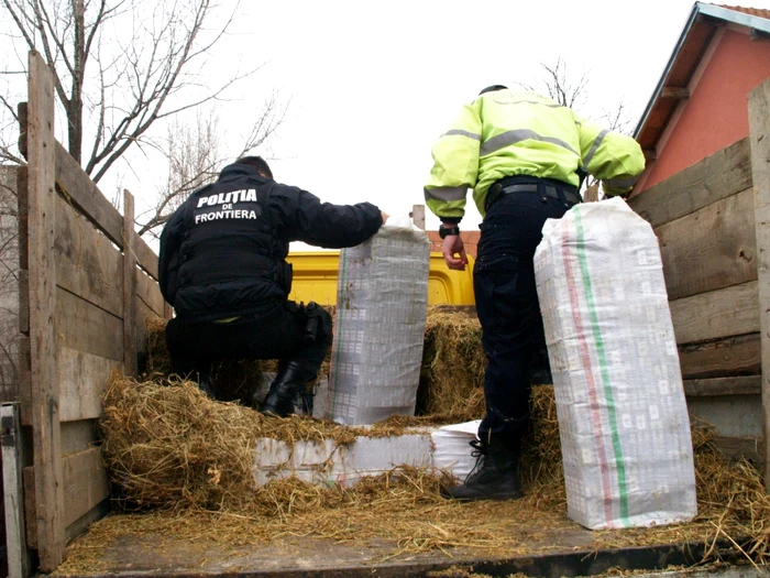 Întreaga cantitate de ţigări a fost confiscată FOTO STPF Mehedinţi