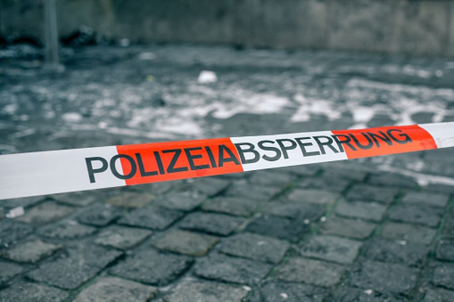 Atac armat într-un magazin Aldi din Germania. O casieră a fost împușcată