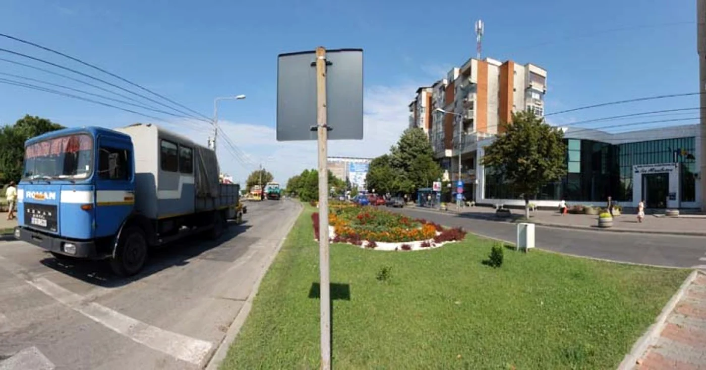 Sensul de mers de vizavi de complexul Vacanţa până la intersecţia cu strada Arcului a fost închis circulaţiei rutiere