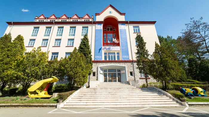 Universitatea din Petroșani FOTO upet.ro