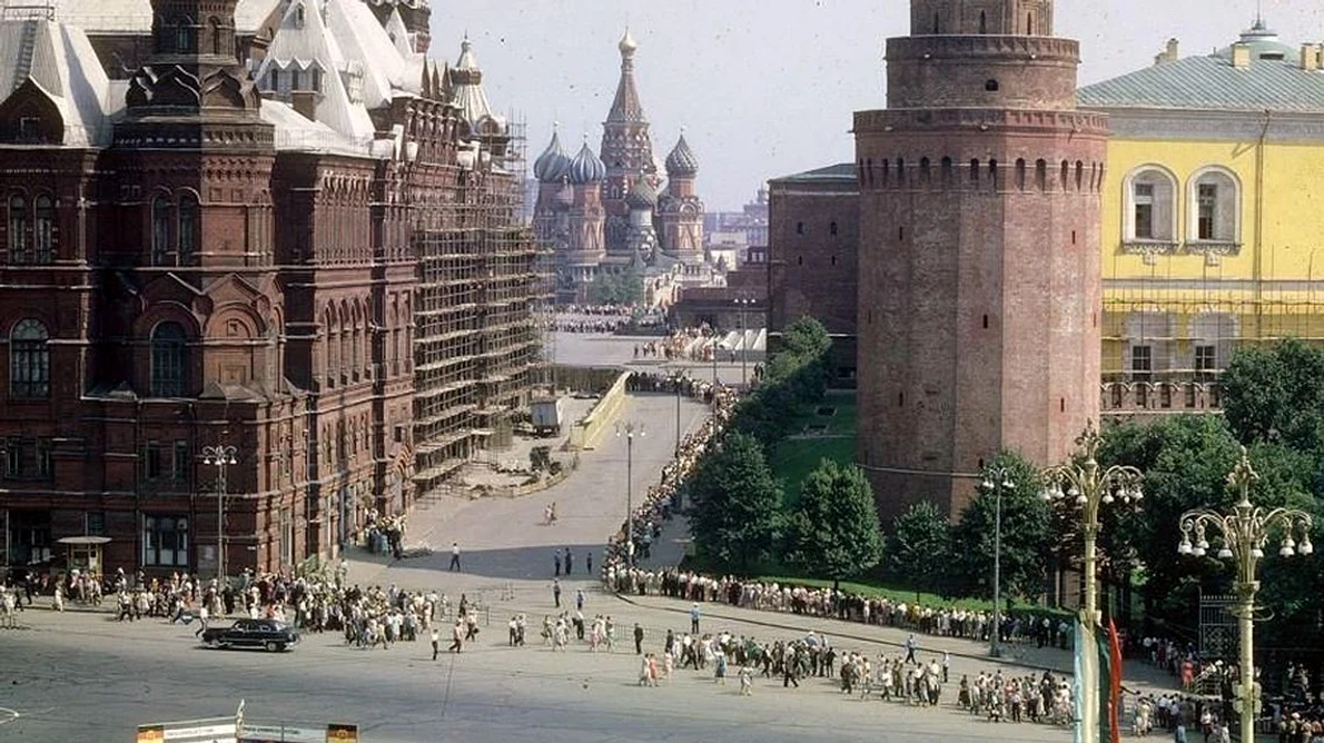 Înapoi în URSS: viaţa cotidiană în Moscova şi Kiev în 1963 jpeg