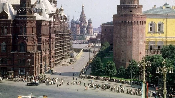 Înapoi în URSS: viaţa cotidiană în Moscova şi Kiev în 1963 jpeg