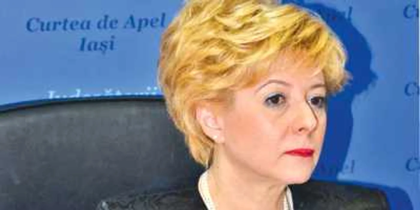 Cristina Văleanu, şefa Curţii de Apel Iaşi, este urmărită penal pentru că ar fi dezvăluit infractorilor că sunt monitorizaţi de procurori