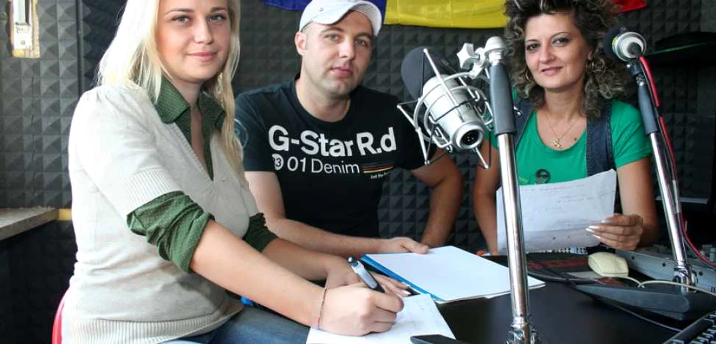 De la stânga la dreapta: Luiza Diculescu, DJ Nick şi Mădălina Caraveţeanu