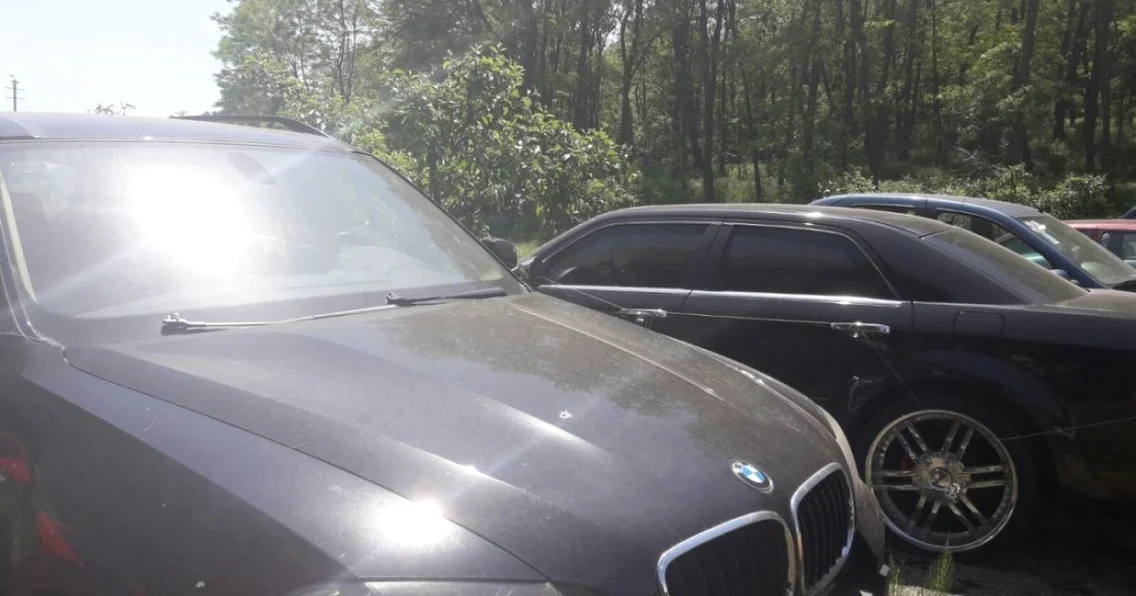 Maşini confiscate de poliţiştii suceveni. FOTO Dănuţ Zuzeac