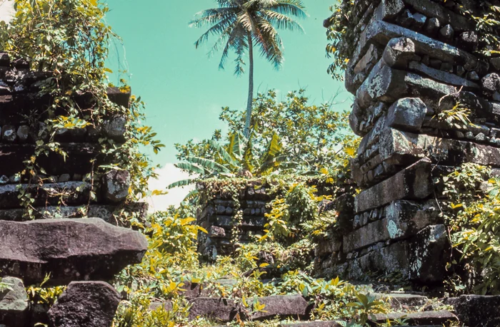 Ruinele de la Nan Madol FOTO wikipedia