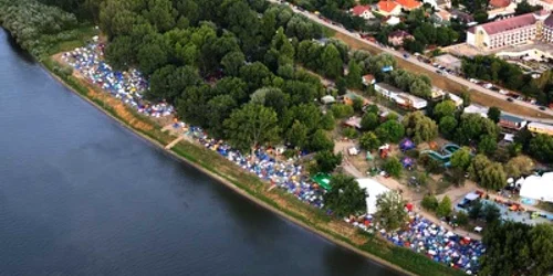 Festivalul Szin are loc pe malul râului Tisa