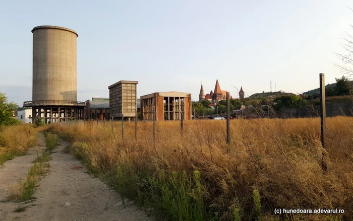 funiculare si ramasitele industriale de langa castelul corvinilor foto daniel guta adevarul