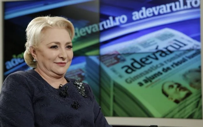 
    Premierul Viorica Dăncilă răspunde criticilor din moțiunea de cenzură. A început cu atacuri dure împotriva lui Călin Popescu-Tăriceanu și a lui Victor PontaFOTO: adevarul.ro  