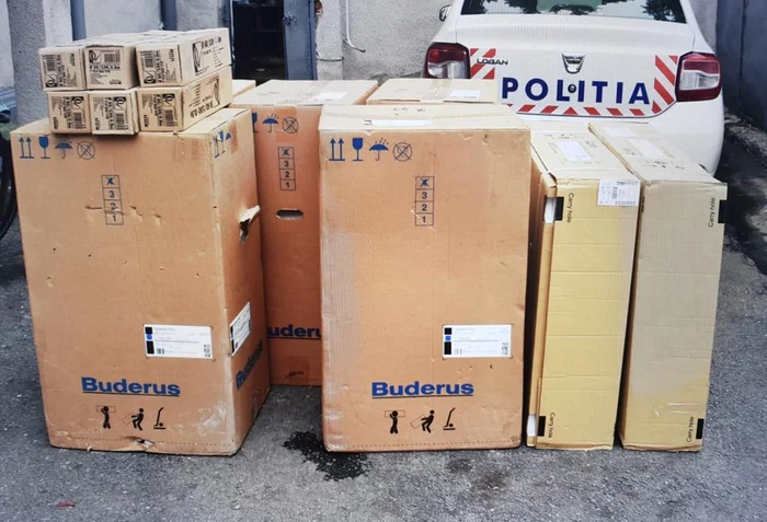 Aparatura care urma să fie montată în locuințele nou-construite se afla în cutii