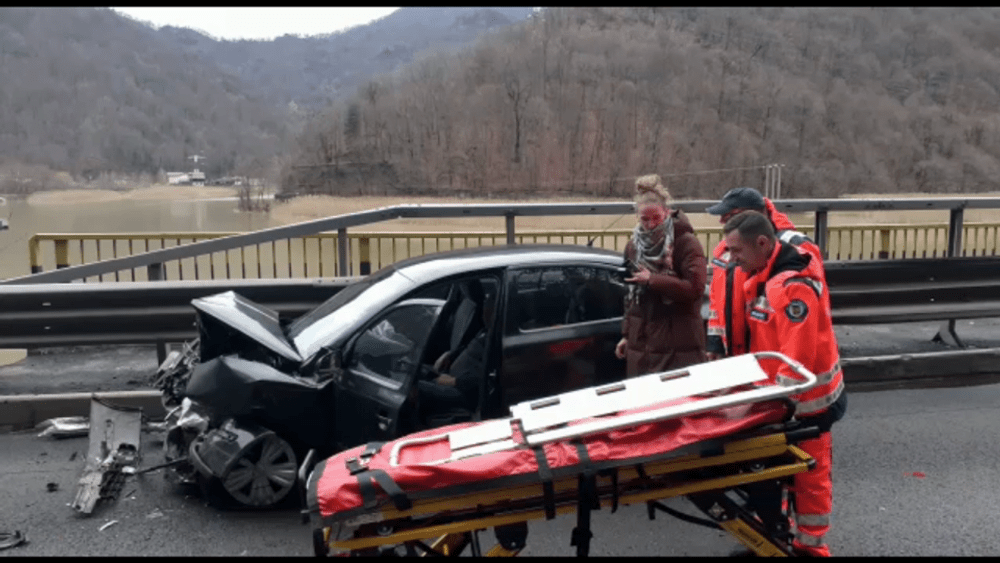 Accident cu patru victime pe Valea Oltului. Traficul pe DN7, paralizat pentru a treia oară FOTO VIDEO