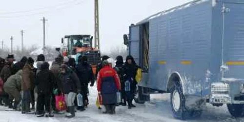 Oamenii din localităţile afectate de viscol au primit alimente Foto:IJJ Călăraşi