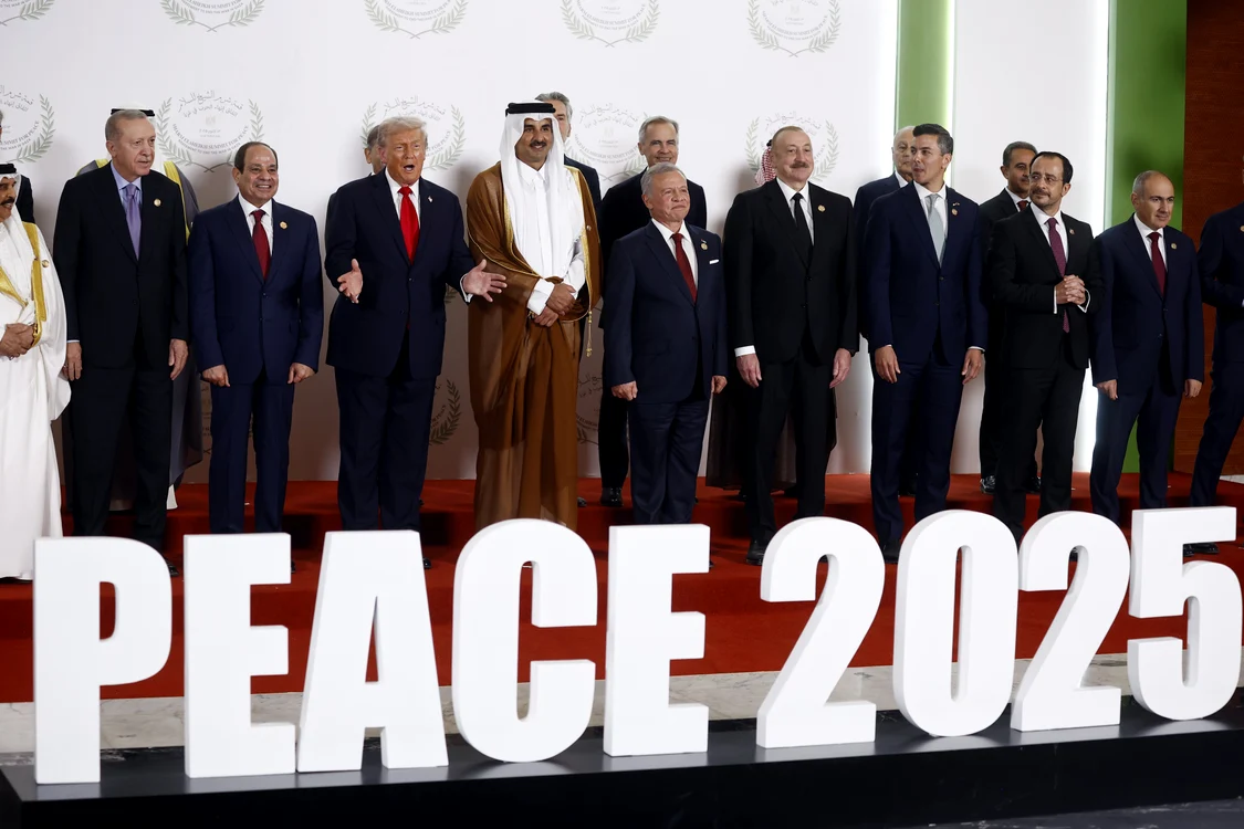 Donald Trump alături de liderii care au făcut posibil acordul de pace din Gaza/FOTO:X