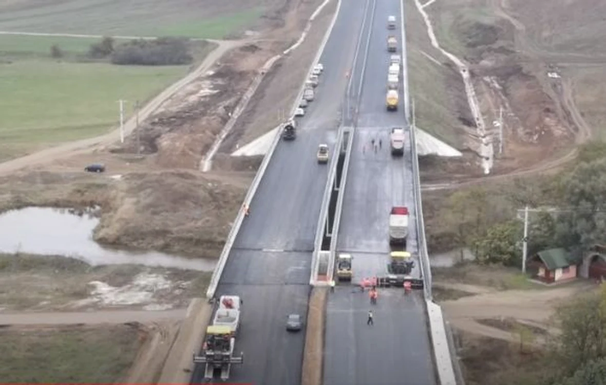 
    Lotul 1 al Autostrăzii A10 ar putea  fi deschis circulației la finalul anului   