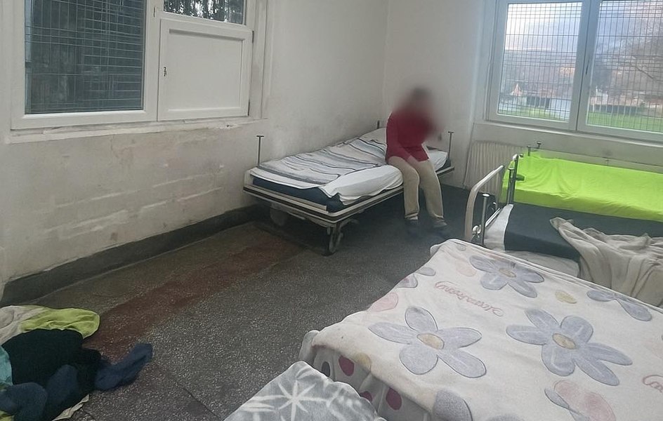 Coșmarul pacienților de la spitalul din Târnăveni: legați, lăsați să moară și obligați să spele toaletele. Spitalul susține că „totul este în regulă”