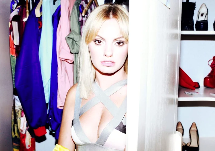 
    Alexandra Stan (26 de ani), bătută de fostul impresar  