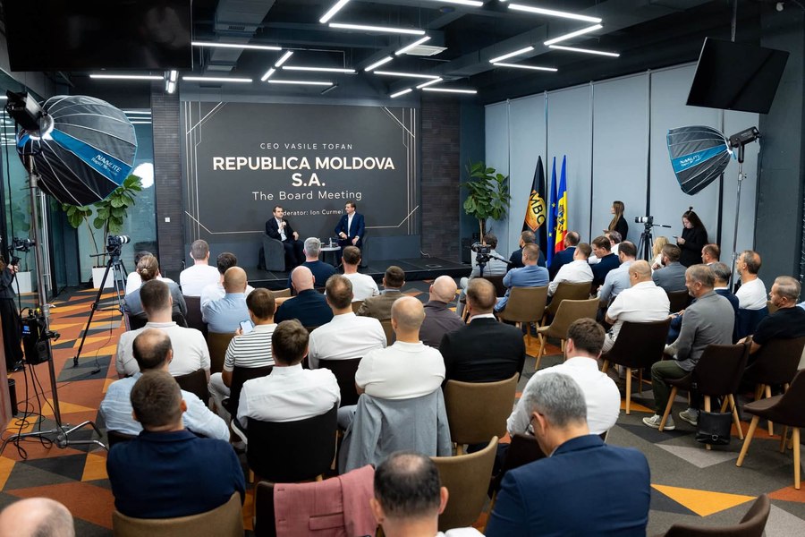 Panoul „CEO Vasile Tofan” a încins spiritele în Republica Moldova. Mesaje dure pentru premierul de la Chișinău: „Țara asta nu e S.A. a dumitale”