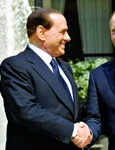 Silvio Berlusconi  şi Vladimir Putin,  la 25 aprilie 2010,  înainte de începe  rea petrecerii de  la reşedinţa  premierului italian din Arcore jpeg