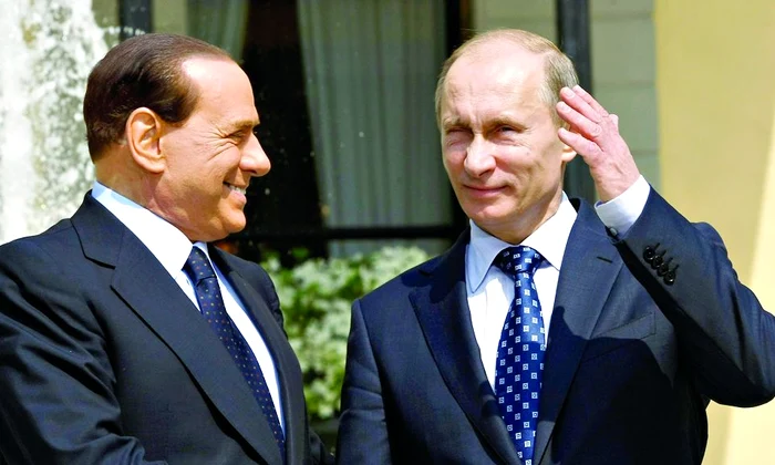 Silvio Berlusconi şi Vladimir Putin, la 25 aprilie 2010, înainte de începe rea petrecerii de la reşedinţa premierului italian din Arcore jpeg