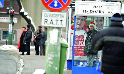 Unul dintre locurile  în care “Pisică”  cerşeşte este  staţia de autobuz jpeg