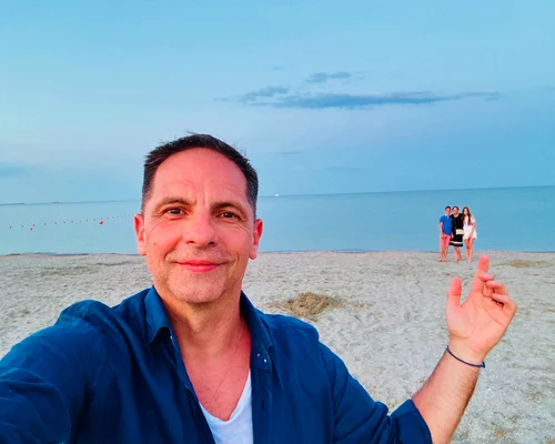 dan negru foto facebook png