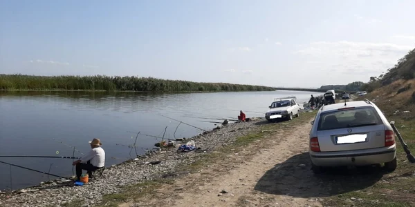 Pescuit la undita in delta dunarii foto arbdd