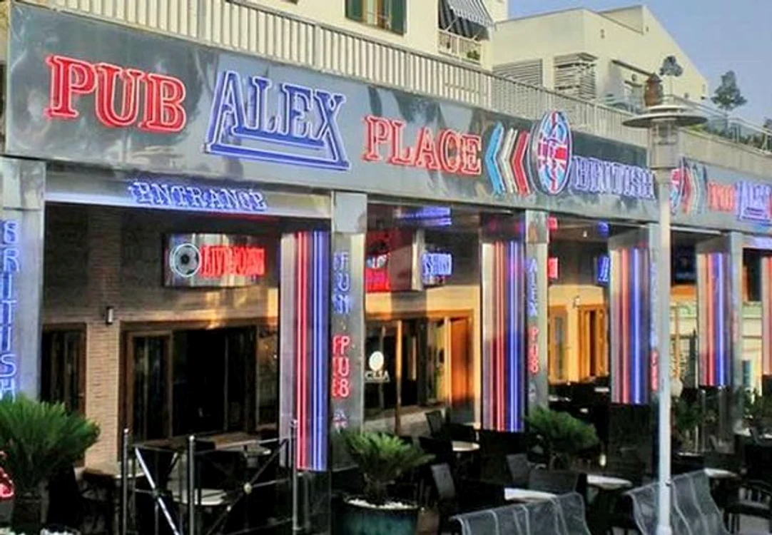 Alex Place Pub din Magaluf este localul unde s-a petrecut incidentul