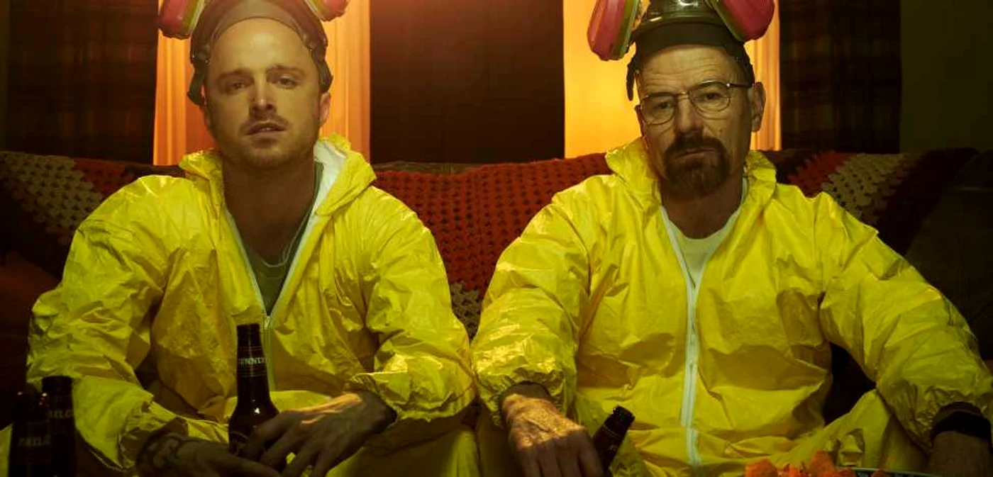 Actorii Aaron Paul şi Bryan Cranston, în serialul „Breaking Bad“ FOTO Facebook/ AMC