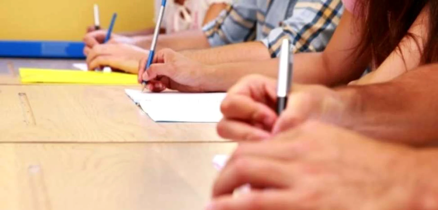 Tinerii au susţinut examenul la limba şi literatura română FOTO Arhivă
