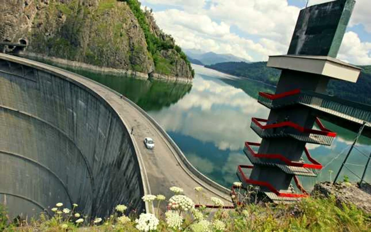 Barajul şi lacul Vidraru FOTO: adevarul.ro