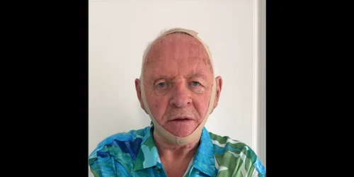 anthony hopkins purtand Skims foto instagram png