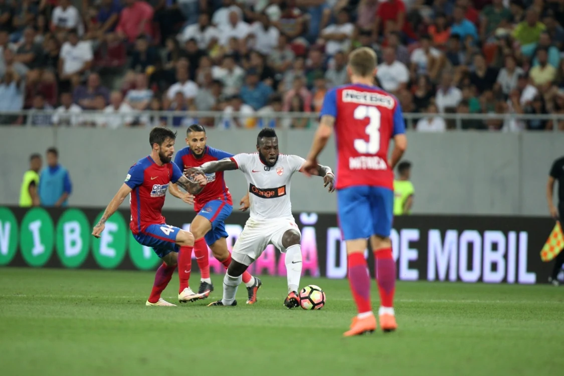 Steaua şi Dinamo domină competiţia internă
