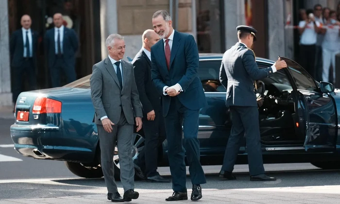 Regele Felipe al Spaniei cu bandaj la mana profimedia 0812287329 jpg
