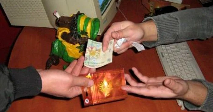 In compoziţia unor pliculeţe intra şi cannabisul