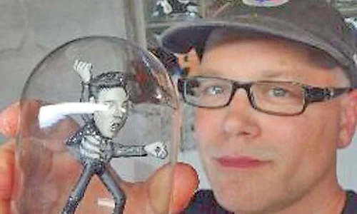 Americanul Steve Casino a făcut 223 de sculpturi în arahide şi alune jpeg