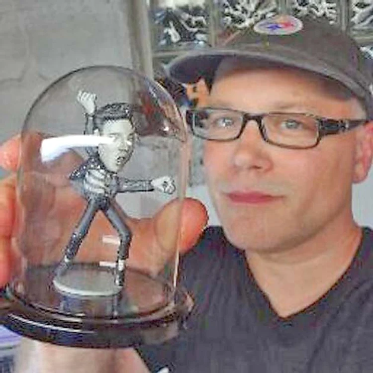 Americanul Steve Casino a făcut 223 de sculpturi în arahide şi alune