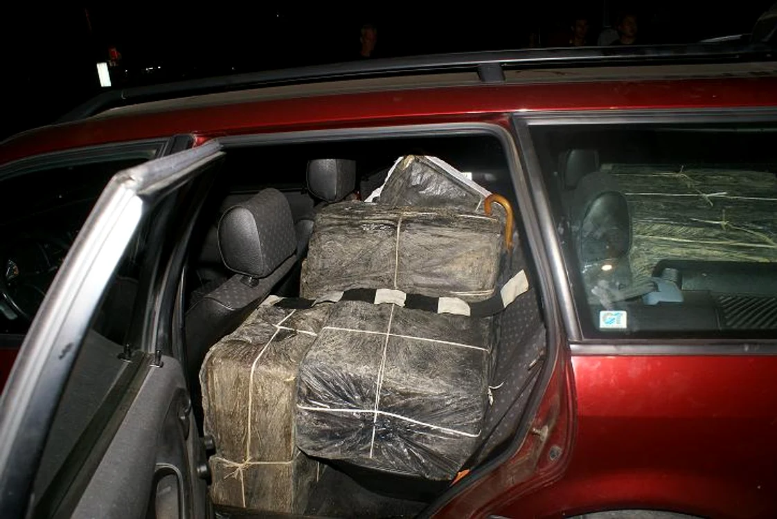 Cristi Ziman (35 de ani) riscă până la 7 ani de închisoare pentru ultraj şi deţinere şi transport de bunuri cu regim vamal