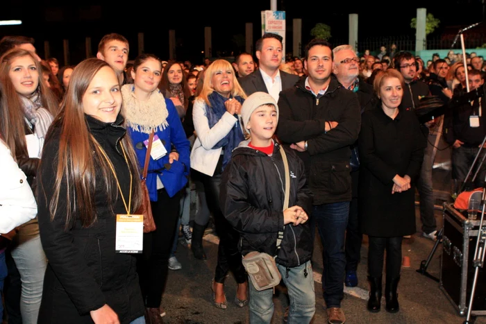 Elena Udrea a stat la Sărbătoarea Castanelor până la sfârşitul concertelor