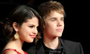 Selena Gomez (23 de ani) și Justin Bieber (21 de ani) au avut o relație controversată jpeg