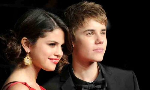 Selena Gomez (23 de ani) și Justin Bieber (21 de ani) au avut o relație controversată jpeg
