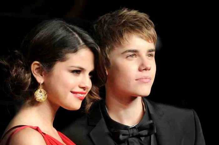 Selena Gomez (23 de ani) și Justin Bieber (21 de ani) au avut o relație controversată
