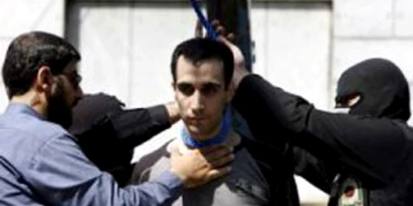 Iranul execută public prin spânzurare 14 terorişti