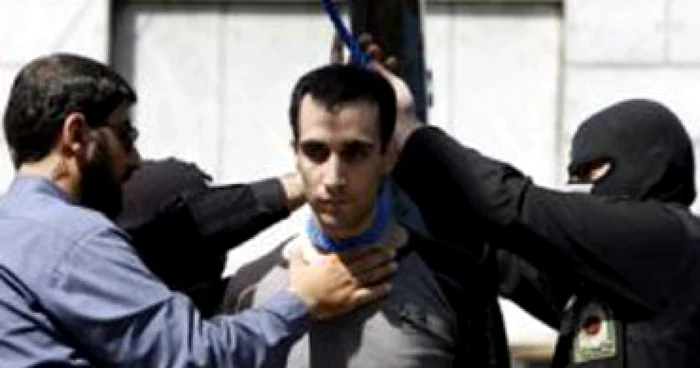 Iranul execută public prin spânzurare 14 terorişti