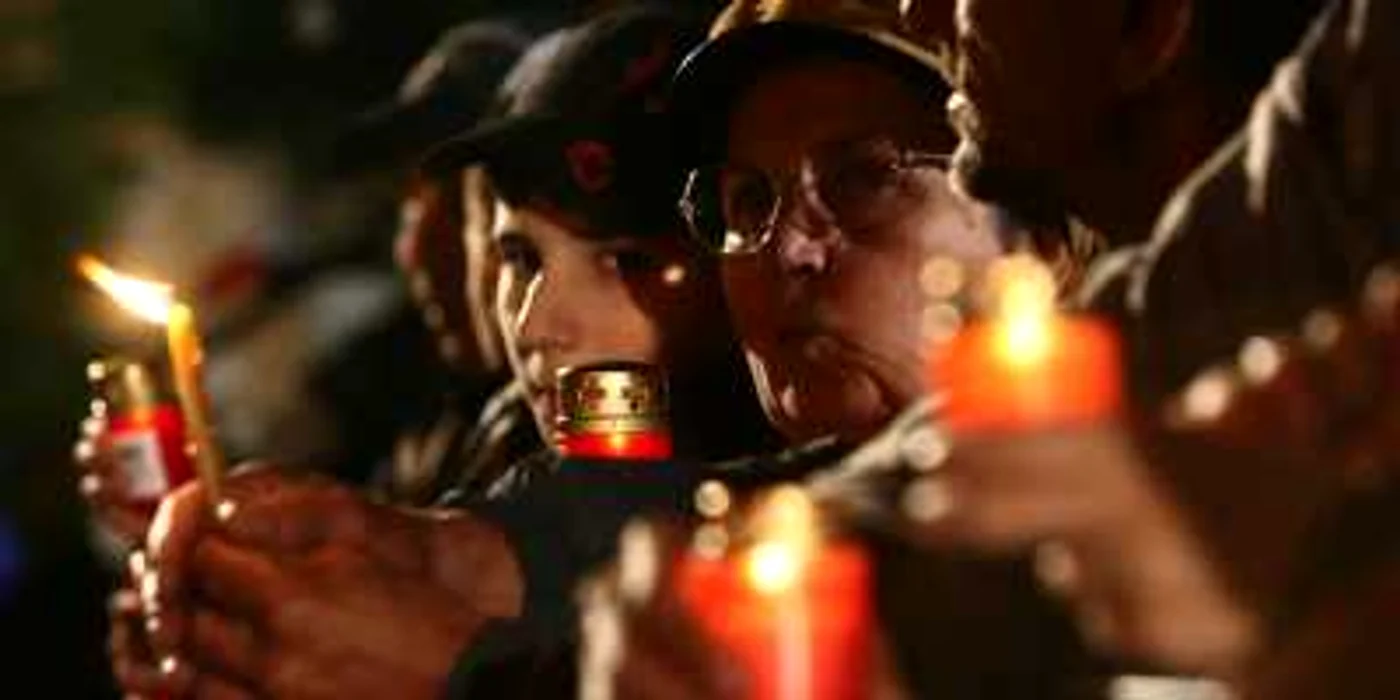 Se pot cumpăra lumânări pentru Luminaţie din mai multe locuri care au fost aprobate de primărie