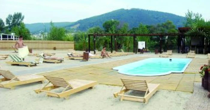 Iaşi: Regiunea pe scurt/ Separeu de lux la ştrandul din Piatra Neamţ