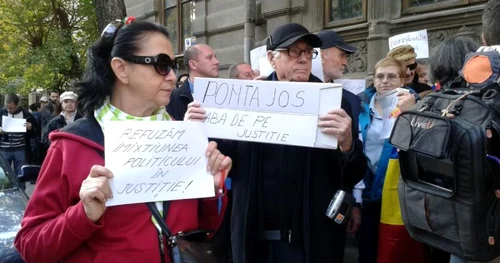 Protest în faţa sediului DNA. FOTO