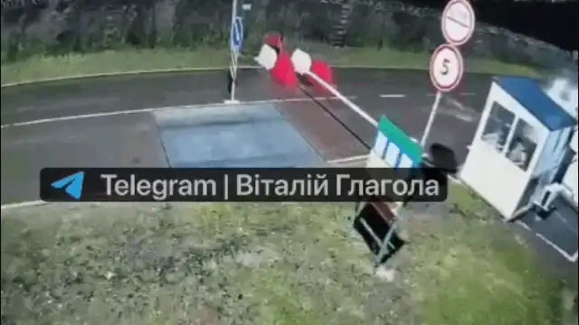 Fugă disperată din Ucraina: Un avocat de origine maghiară, mobilizat în armată, a spulberat cu mașina bariera de la granița cu Ungaria